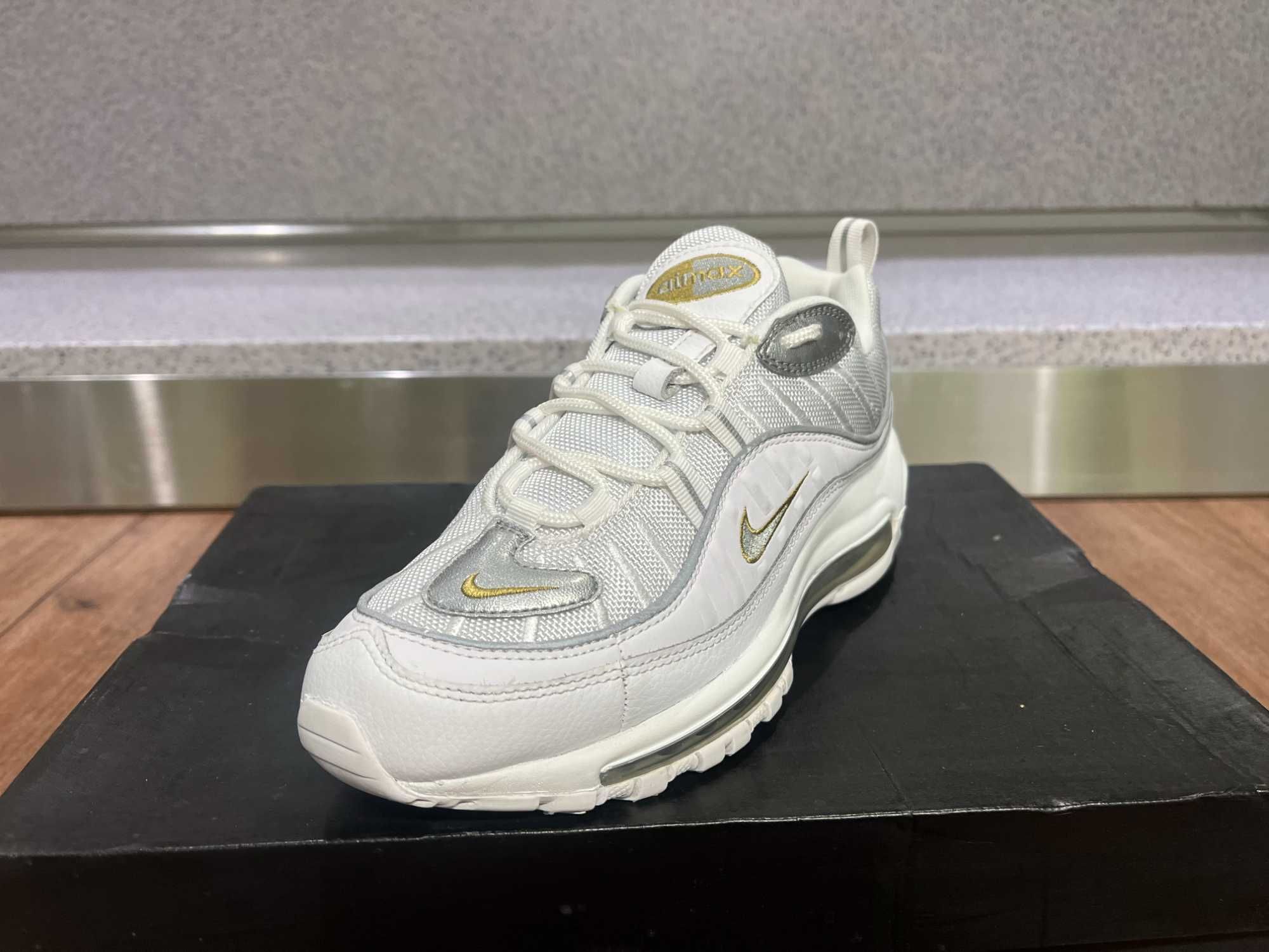 ОРИГИНАЛНИ *** Nike Air Max 98 / White Metallic Silver Gold