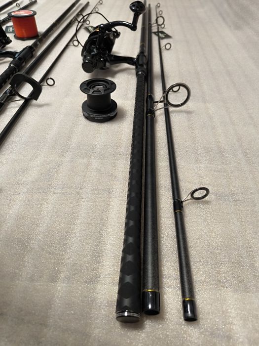 SET 4 Lansete FL VIPER 3.90m 3.5 LBS 3 tronsoane + 4 Mulinete AVIATOR