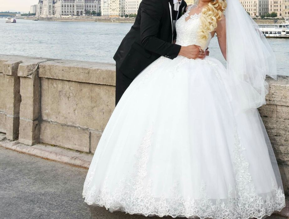 Vand rochie de mireasa