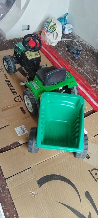 Детски трактор с педали