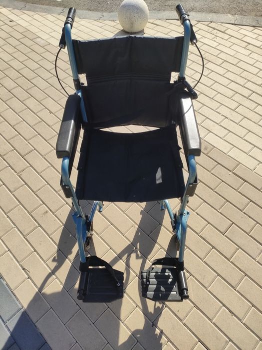 Scaun cu rotile ultrausor, pliabil, sezut 45 cm, CML-203ABJ-16

 

Sca