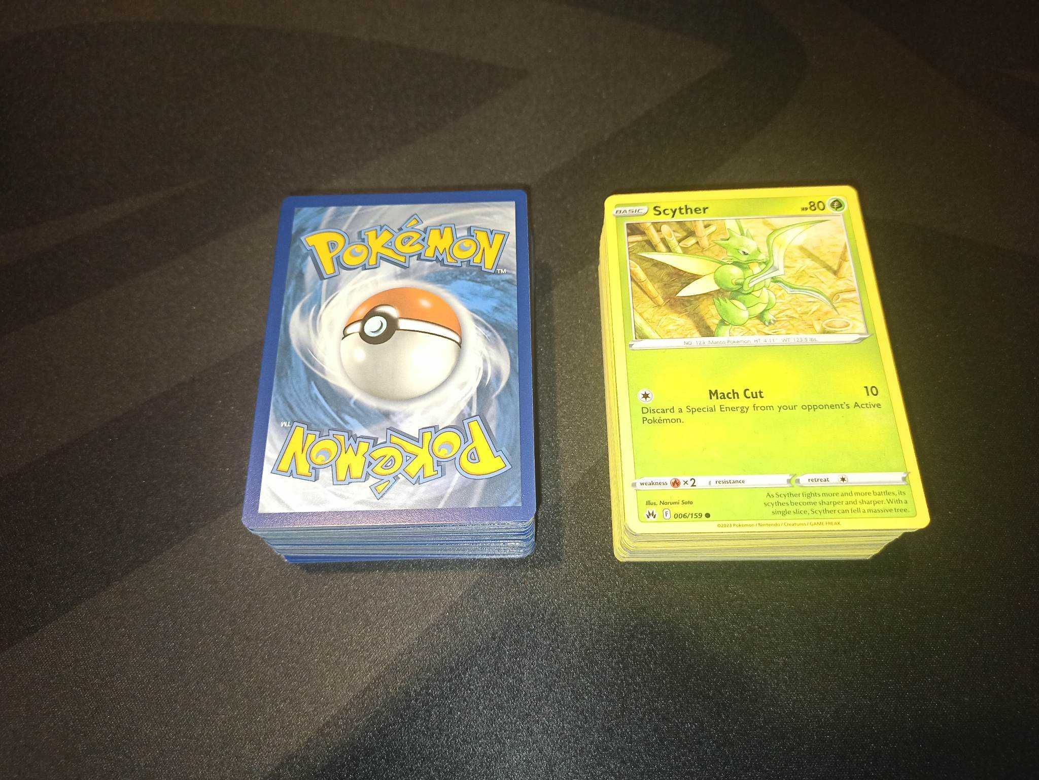 pokemon tcg bulk 100 bucati + 1 reverse + 1 holo + un mini cadou