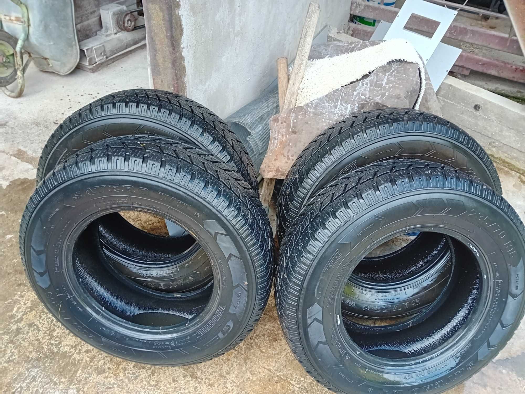 Гуми за Джип 235,70,16 м+с