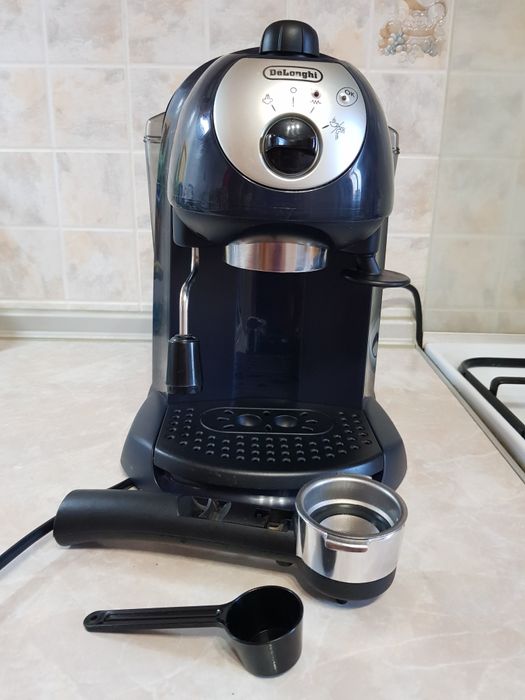 Продам Кофеварку рожковую Delonghi EC- 221