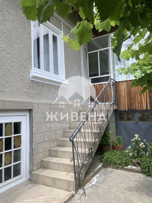 Продава къща с голям двор в с.Дъбравино, обл. Варна