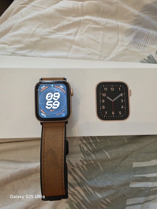 Часовник Apple Watch Se