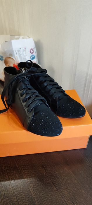 Продам батинки 37-38 размер. Новые. Срочно.