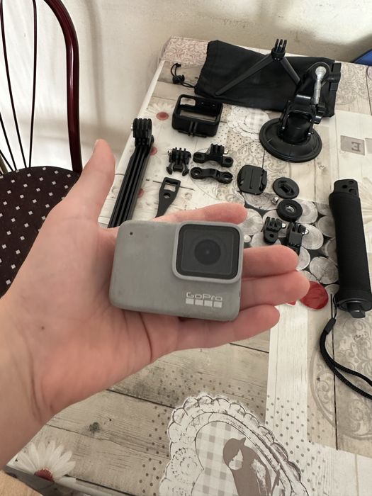 Vand GoPro Hero 7 white cu accesorii