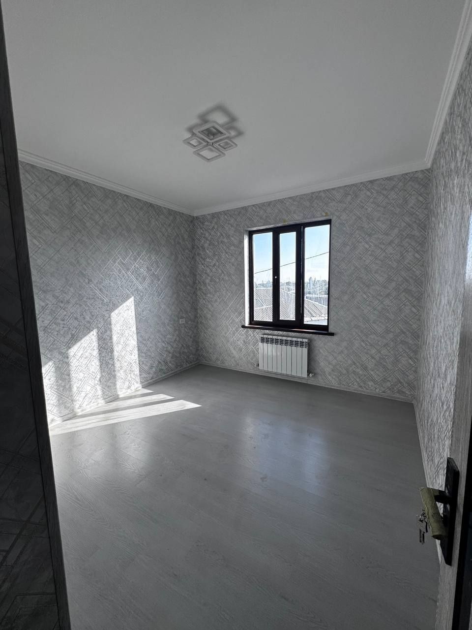 Срочно продаётся 2 сотка 5 комн 2 санузла+кухня дом 2 этажный