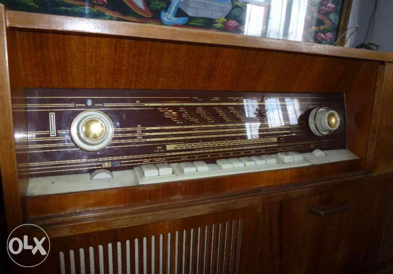 Уникална техника , 60-те години Хармония 103 лампов радио грамофон