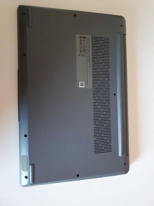 Лаптоп Lenovo IdeaPad 3 14ITL6 в много добро състояние.