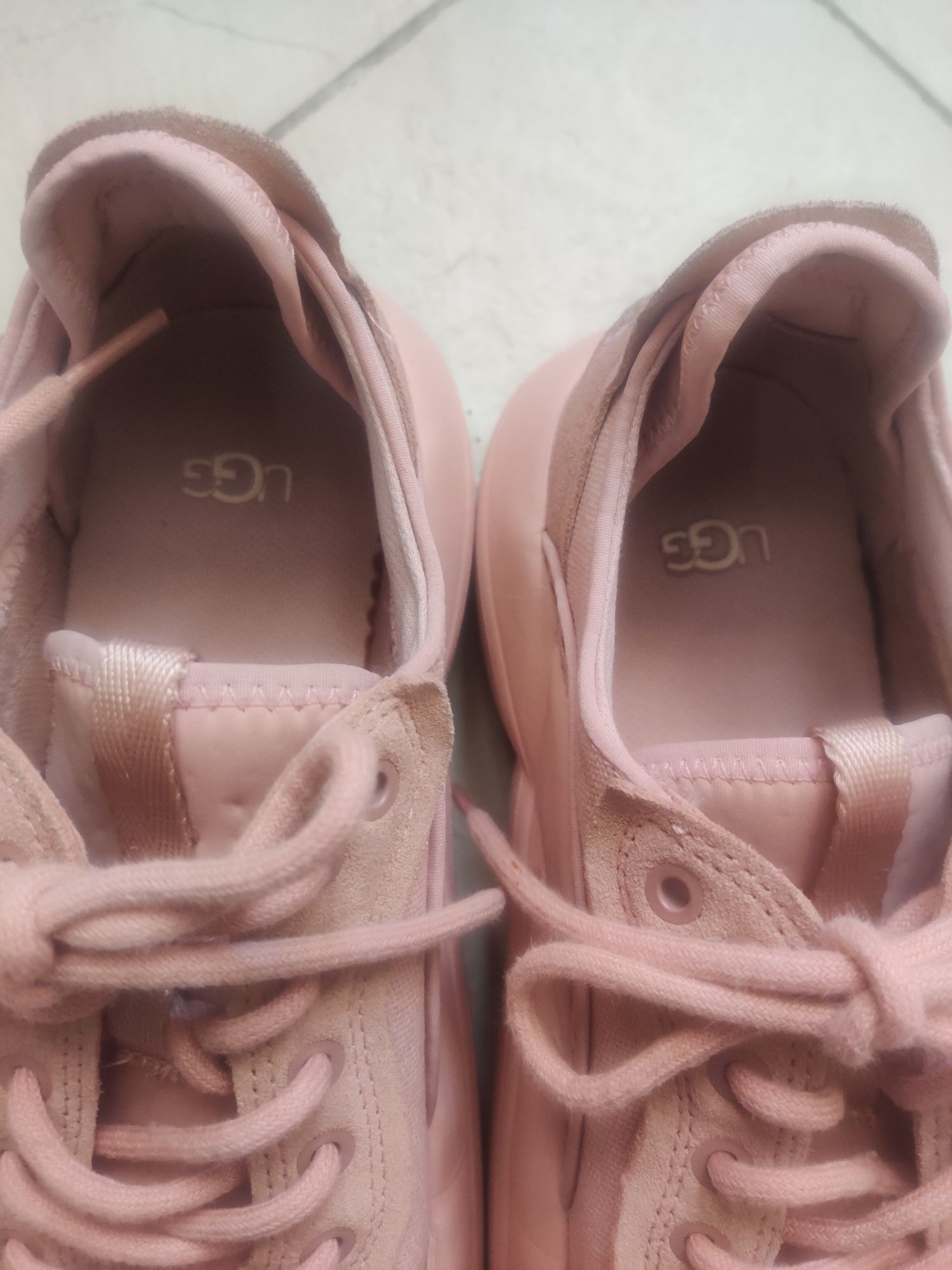 UGG спортни обувки (маратонки)