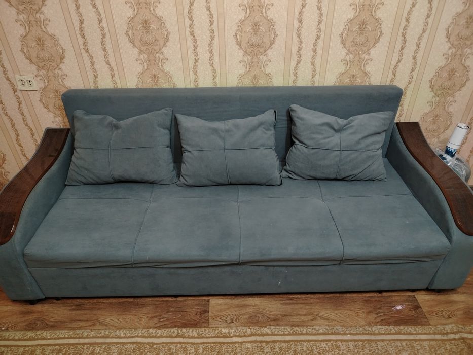 Продам диван срочно