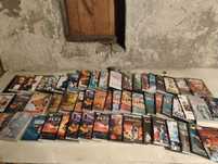 DVD дискове и VHS касетки