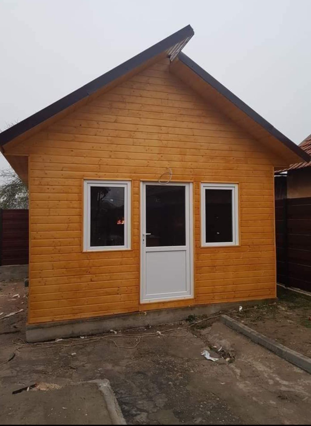 Vând foișoare cabane din lemn