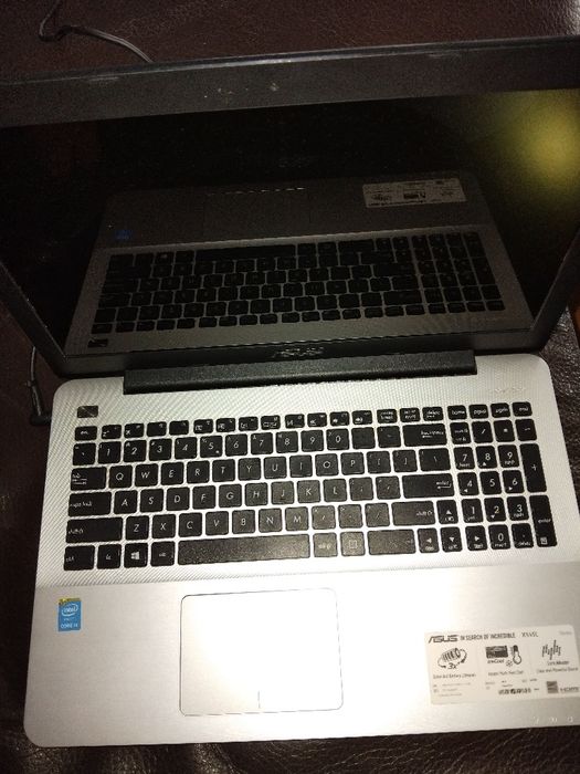 Laptop Asus i3 4 g Ram căști Sony și cooler