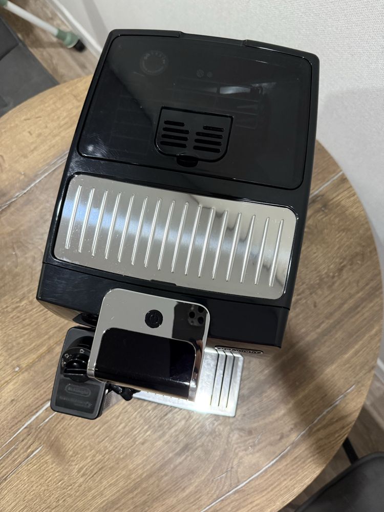 Кофемашина delonghi dinamica plus