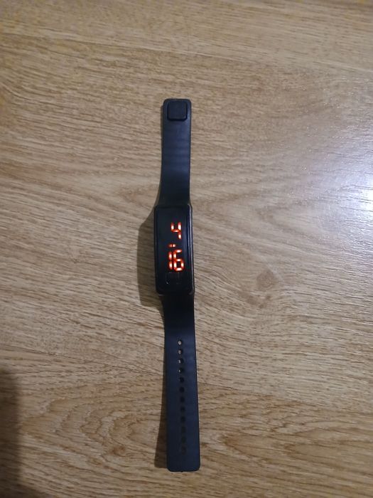 Продаю  часы 2 шт