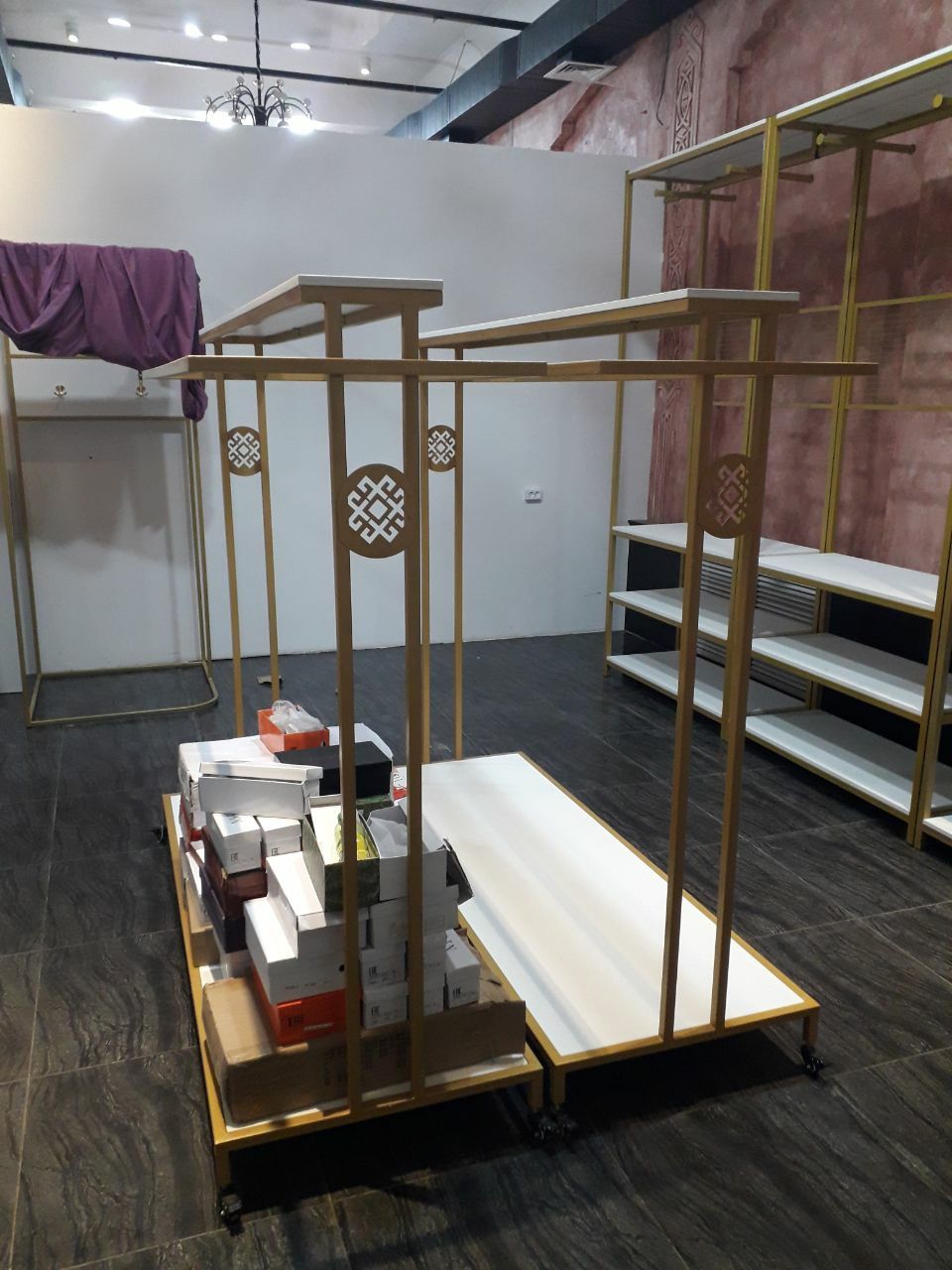 Женский магазин ушын Loft стильдеги мебеллер сатылады