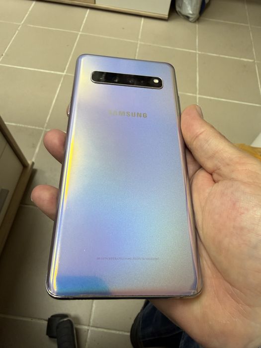 Samsung Galaxy S10 5G 8/256gb - отличен
