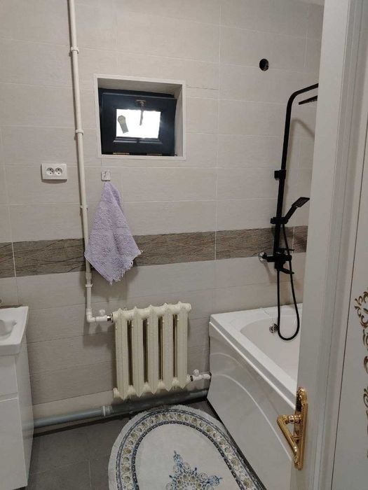 Уй сотитлади Чорток махаллада 6 сотих 2 кават тулик битган