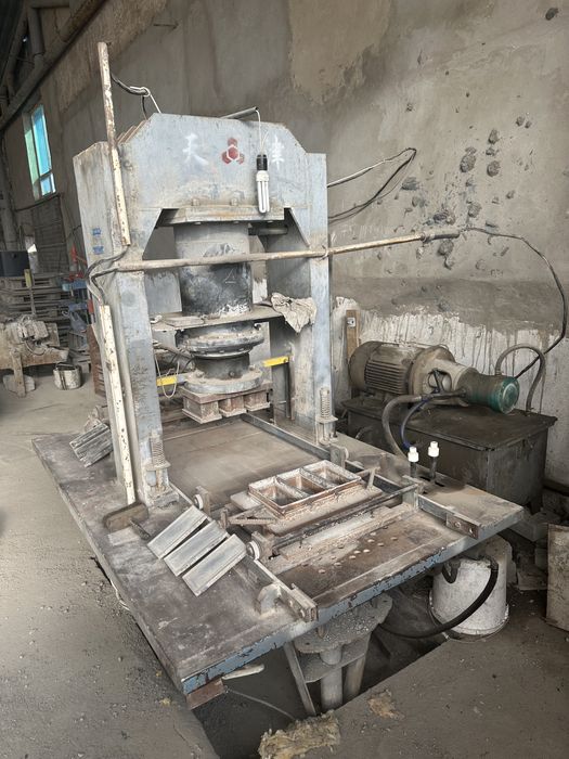 Многофункциональный станок для изготовления брусчатки