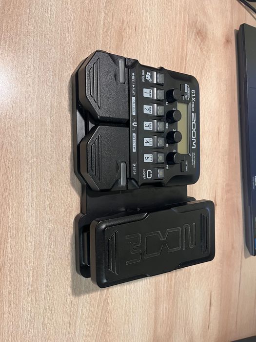 Мултиефект за китара Zoom G1X Four