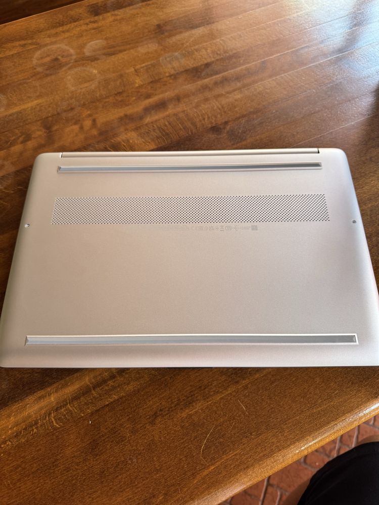 HP Laptop Лаптоп чисто нов