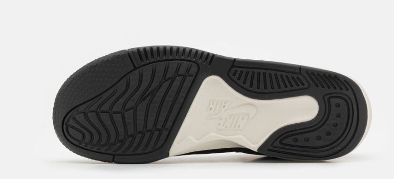 Nike Jordan Max Aura 5  - размер 43 - 27.5 см.стелка.