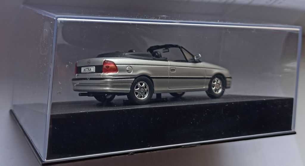 Macheta Opel Astra F Cabriolet Bertone silver - IXO/Altaya 1/43