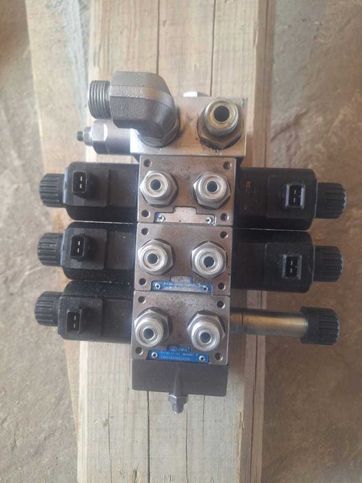гидравлический распределитель  Hydrocontrol LS01 1E20 1AD0300  Manitou