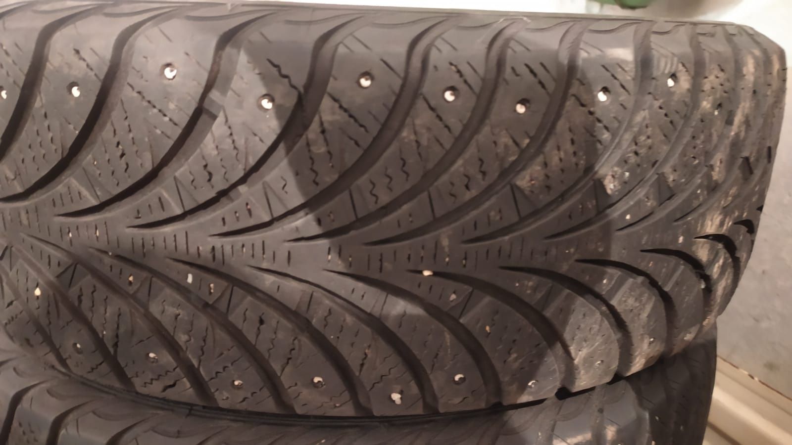 Бэушные шины 185x65R14 (2шт)