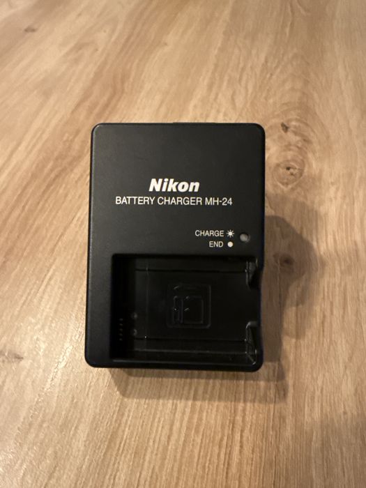 Incarcator acumulator Nikon MH-24