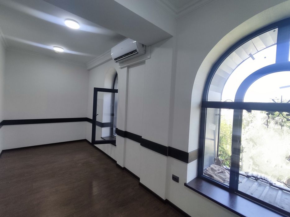 Арендана 7 этаже 30м² на Ц1 в бизнес центре.