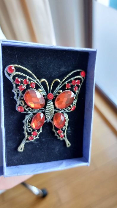 Vand brosa dama fluture