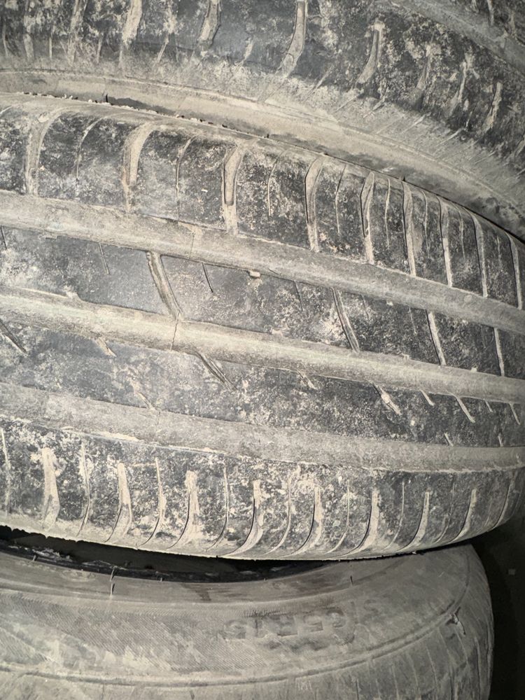 Продам комлект летней  резины 185/65R15