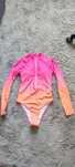 Vând costum de baie dintr-o bucata cu mânecă, mărimea xs-s, nou