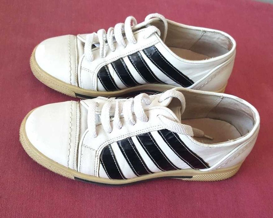 Adidași din piele calitate Vera Pelle mărimea 35