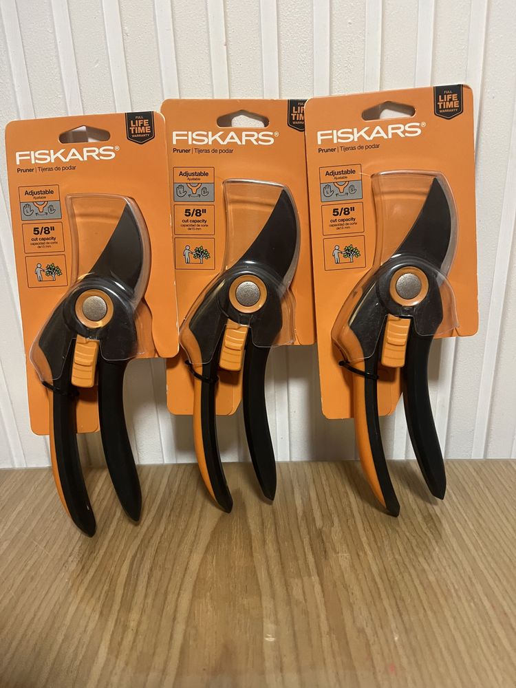 Секатор Fiskars c регулируемой шириной раскрытия лезвий
