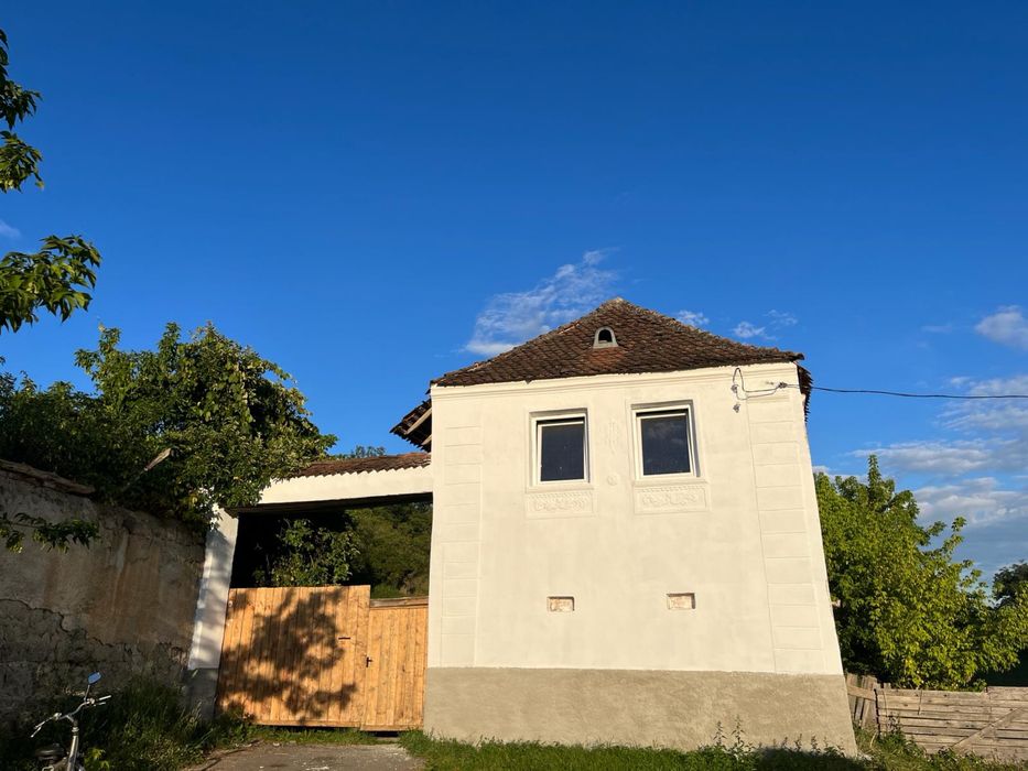 Casa sasesca de vanzare 60 km de Brasov si 20 km de Viscri  4700 mp