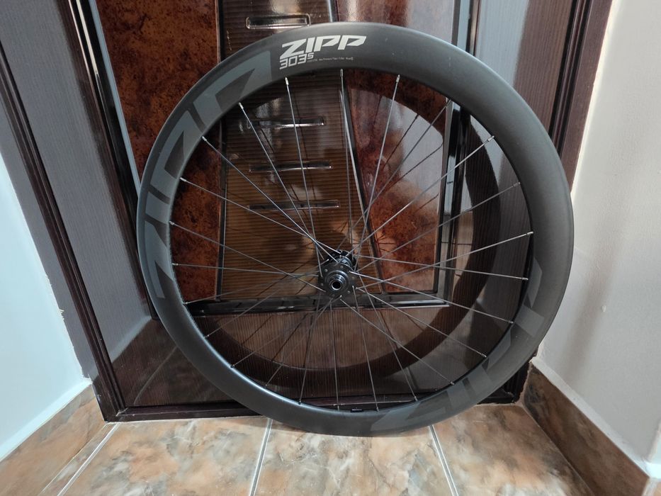 Vând set roti Zipp 303 S