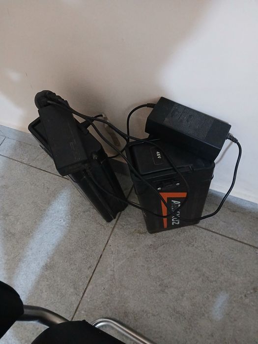 Иккита акамлятор хам сотилади