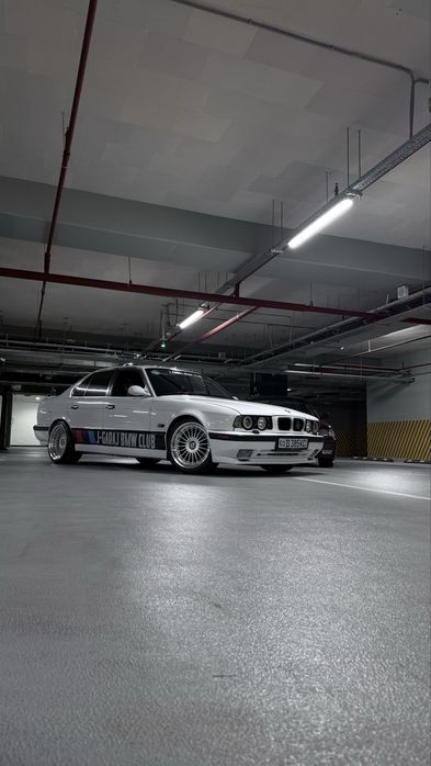 Bmw 525i tayyor praekt srochna sotiladi.