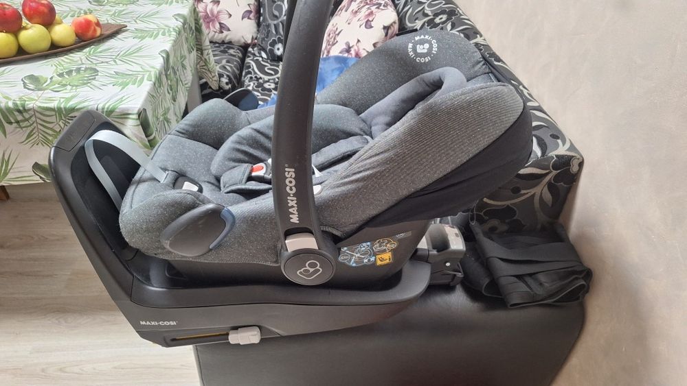 Изофикс база и  стол за кола Maxi Cosi