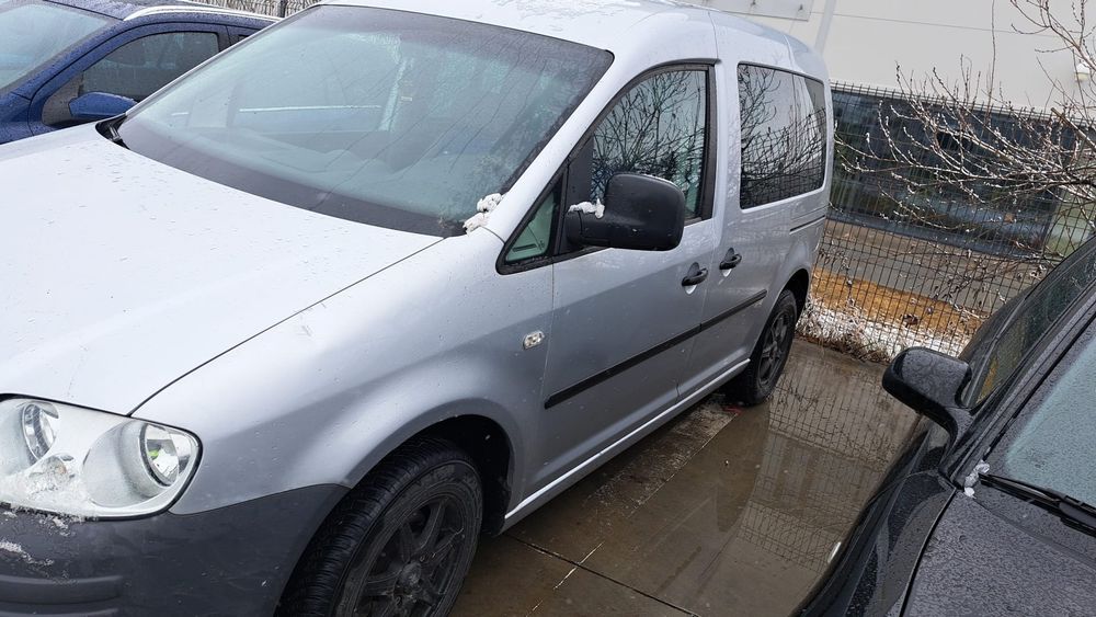 Vând Volkswagen caddy