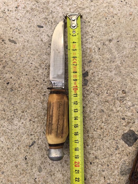 Продавам запазен античен нож Solingen в комплект с кожен калъф