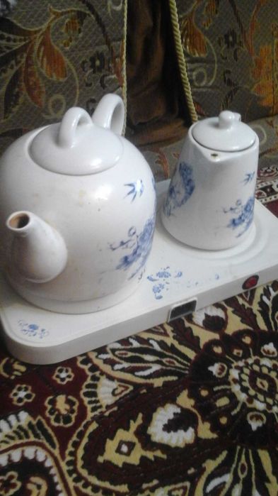 Продам электрический чайник и заварник.
