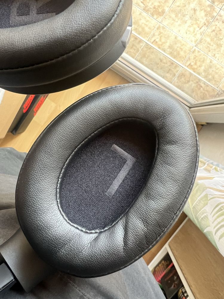 Слушалки Mercedes Maybach(не е phillips, JBL, Sony)