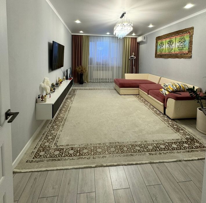 Продаётся ковёр качественный. 24/7.