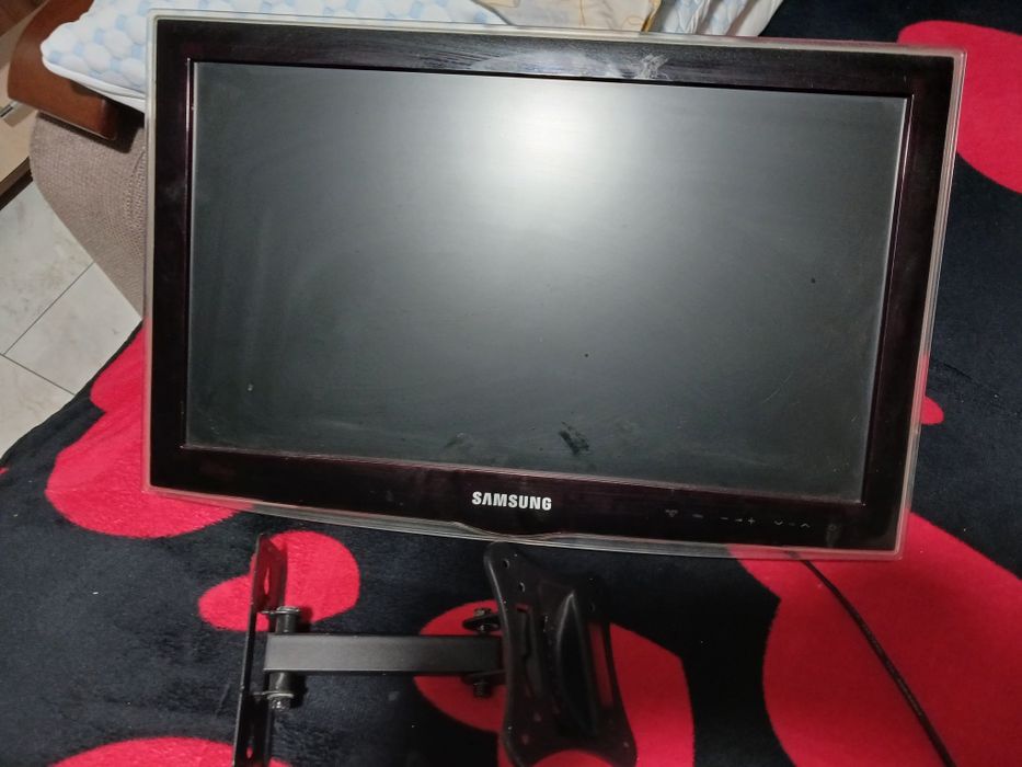 Vând tvsamsug cu tot cu suport